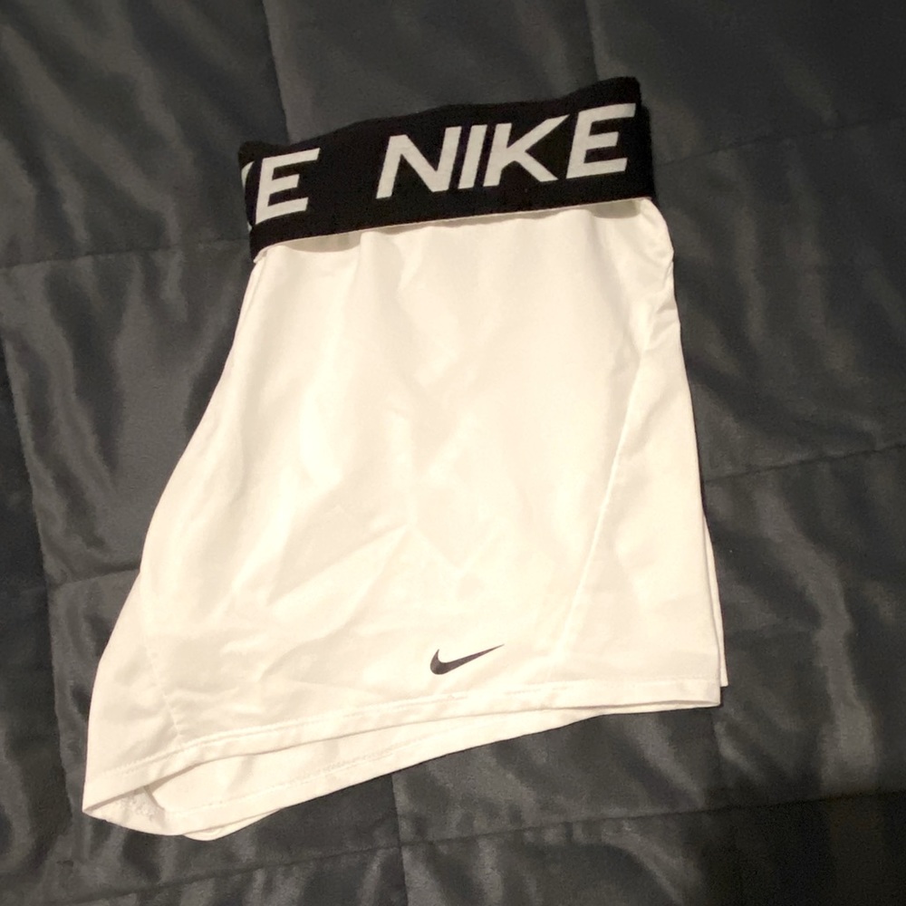 Womens Nike shorts. XS. NEW, NEVER WORN.